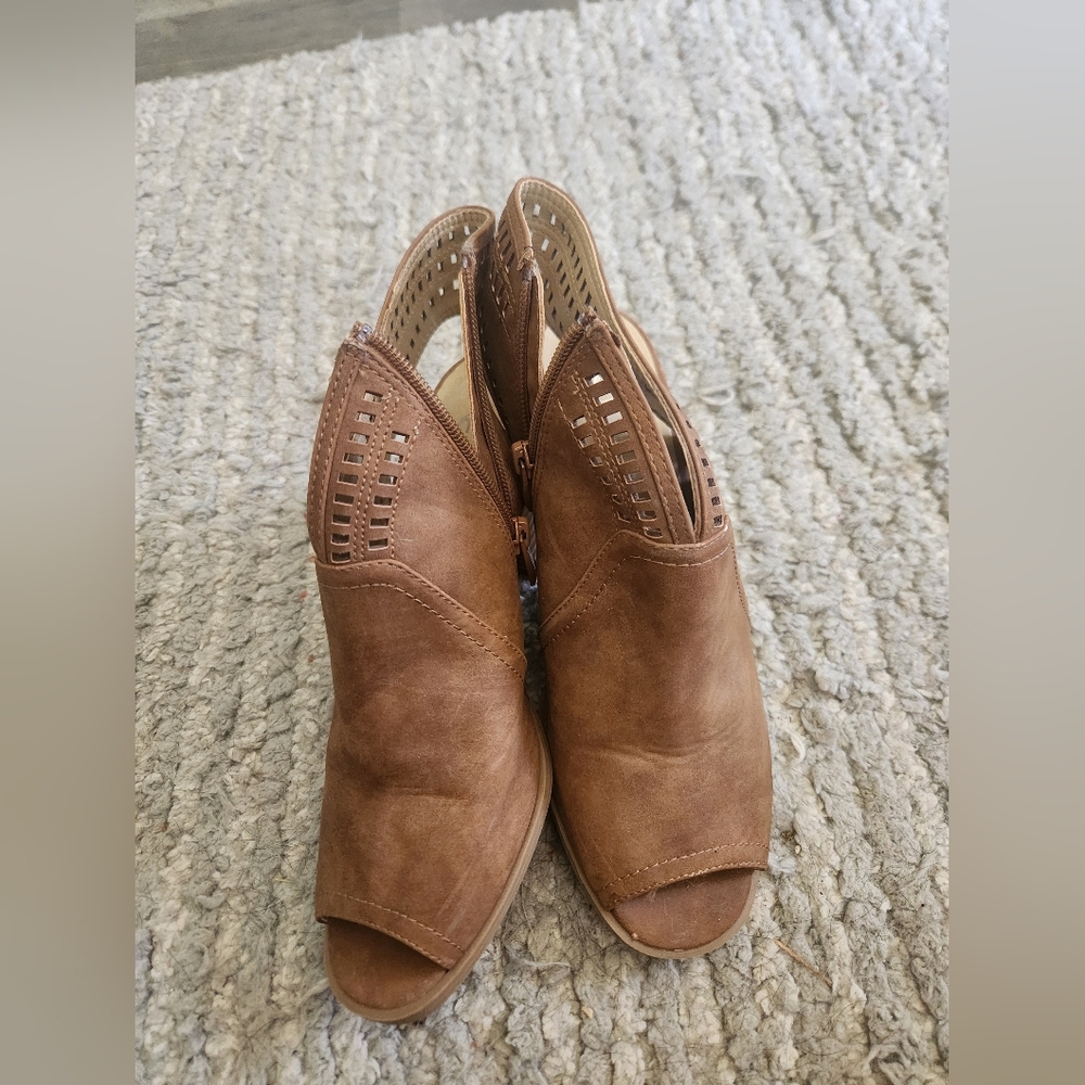 CL BY LAUNDRY Booties